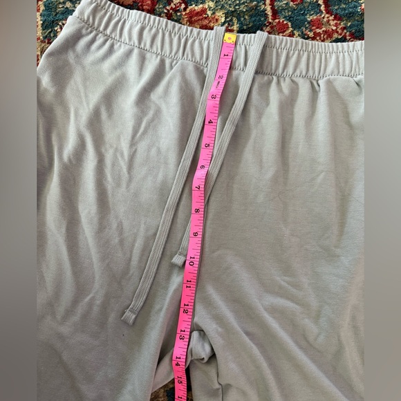 Women's Gray Cropped Zip-Up Hoodie and Jogger Set - Picture 11 of 12